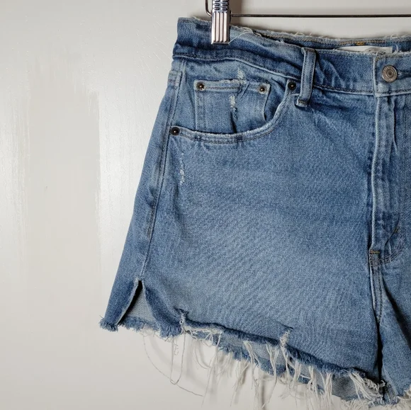 Abercrombie & Fitch The 4" Mom Medium Wash Short High Rise Raw Cut Hem Size 29/8 - Picture 2 of 10